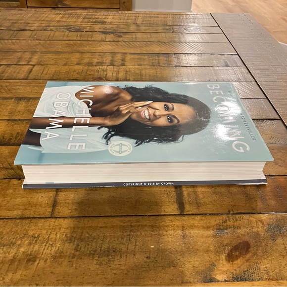 Becoming Michelle Obama Book hardcover - Picture 4 of 7